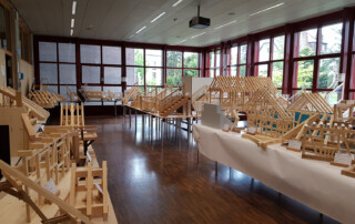Gehört zur Ausbildung: Präsentation der Holzbau-Modelle an der Berufsschule l Krattiger Holzbau AG Amriswil