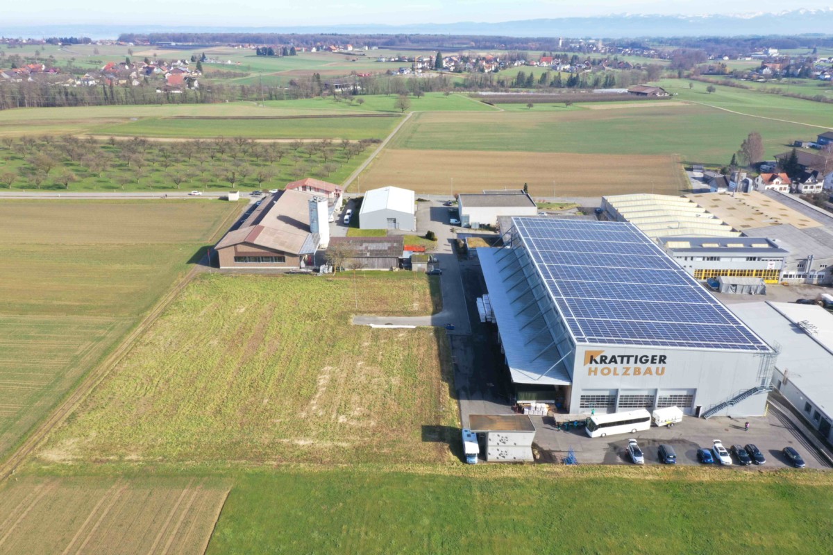 Passende Baulandparzelle «Schwarzland»: Produktionshalle und Modulhalle (im Bau) | Krattiger Holzbau AG Amriswil