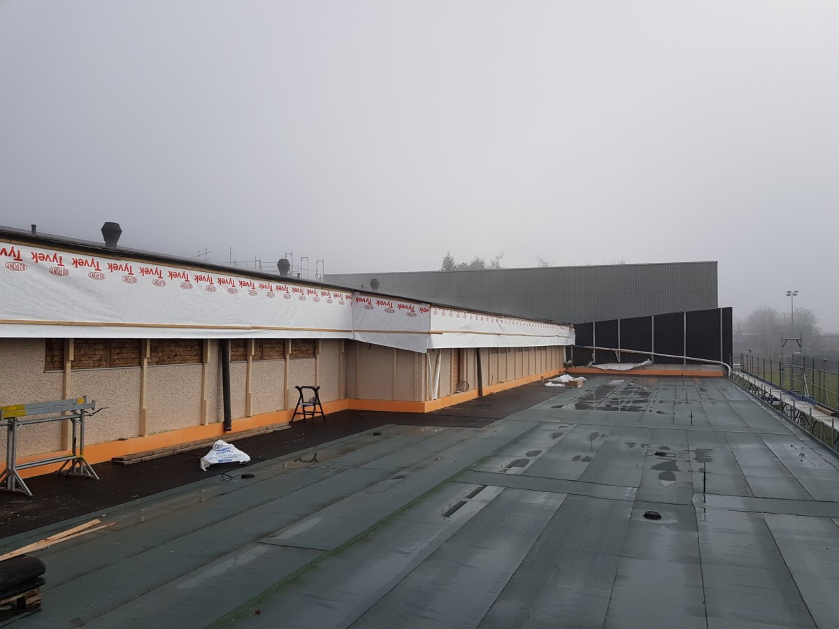 Sportanlage Tellenfeld Amriswil: Sanierung Vordach alte Halle l Krattiger Holzbau AG Amriswil