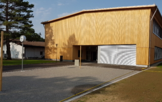 Aussenansicht Eingangsbereich Ausbildungszentrum Galgenholz Frauenfeld | Krattiger Holzbau AG Amriswil