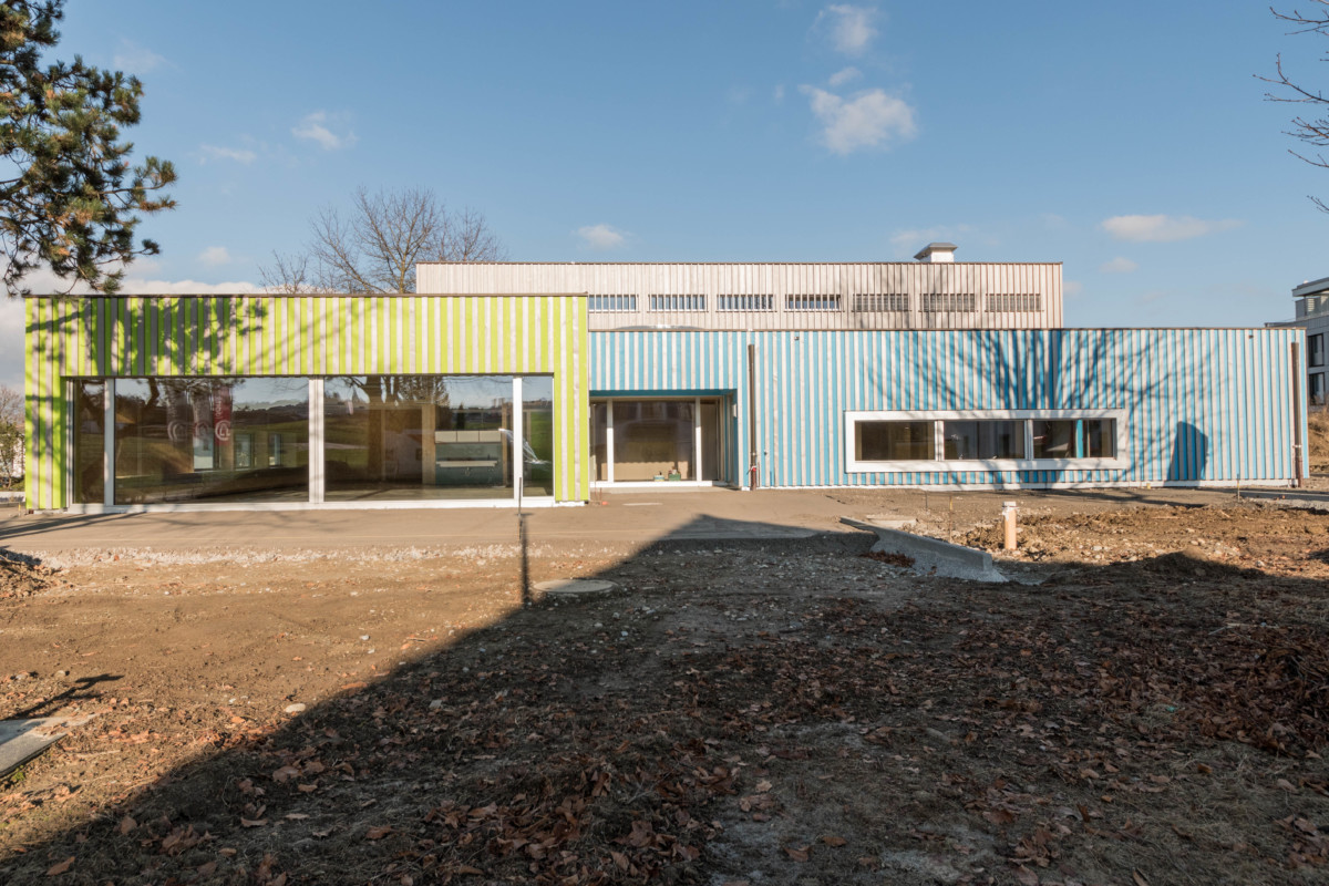 Kindergarten Mühlebach in Amriswil: Behandelte Holzfassade aus Schweizer Fichte l Krattiger Holzbau AG Amriswil