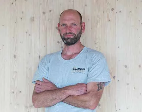 Porträtaufnahme von Danny Rudolph Vorarbeiter Zimmerei bei der Krattiger Holzbau AG Amriswil