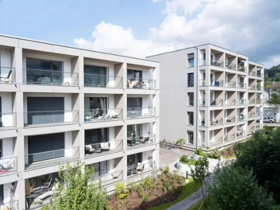 Aussenansicht der UNUS-Apartments in St. Gallen in modularer Holzmodul-Bauweise