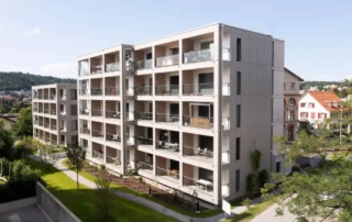 Aussenansicht der aus Holzmodulen als GU erstellten UNUS-Apartments in St. Gallen